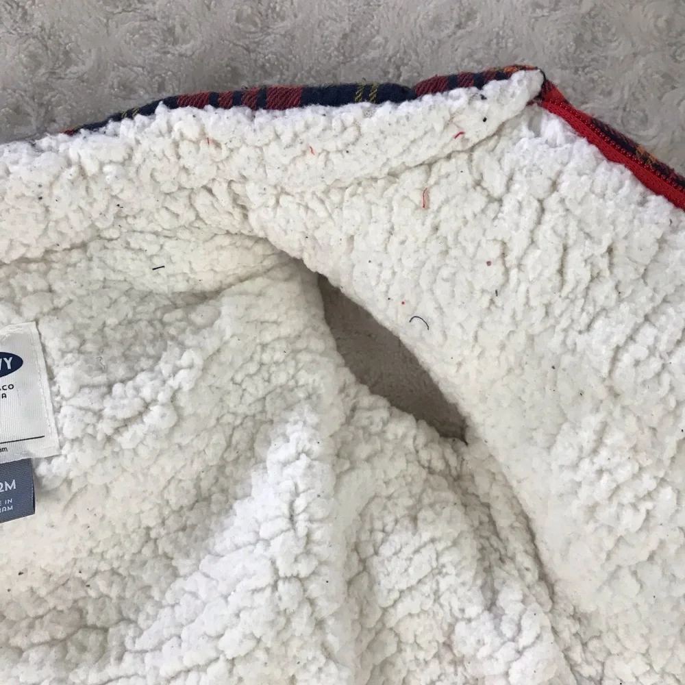 Old Navy Plaid Puffer Vest Size 6-12 Months Red